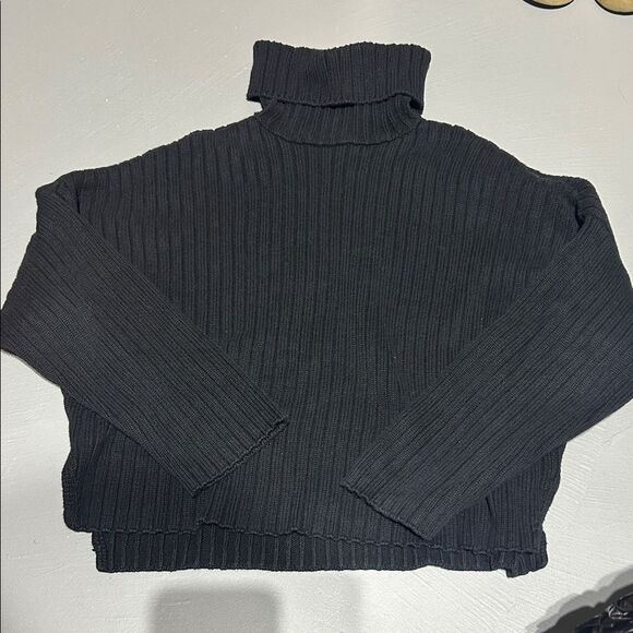 Abercrombie & Fitch Black Turtle Neck Sweater - Picture 1 of 12